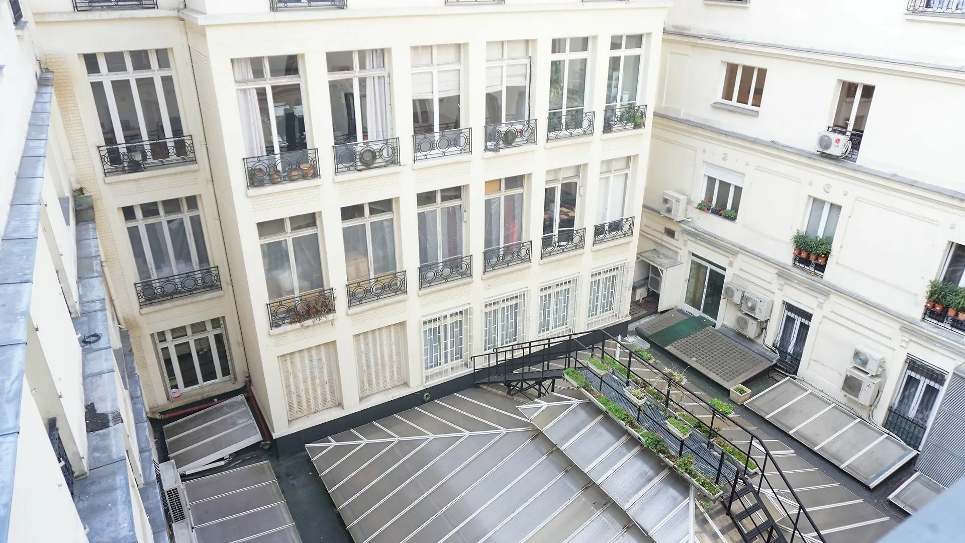 Champs Elysees 2 Pieces 8 Apartment